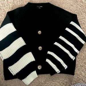 Button up knit black and white cardigan